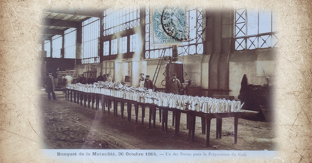 Préparation du café lors du banquet de la Mutualité en 1904