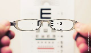 Les lunettes et appareils auditifs à bas prix : du low-cost de qualité ?